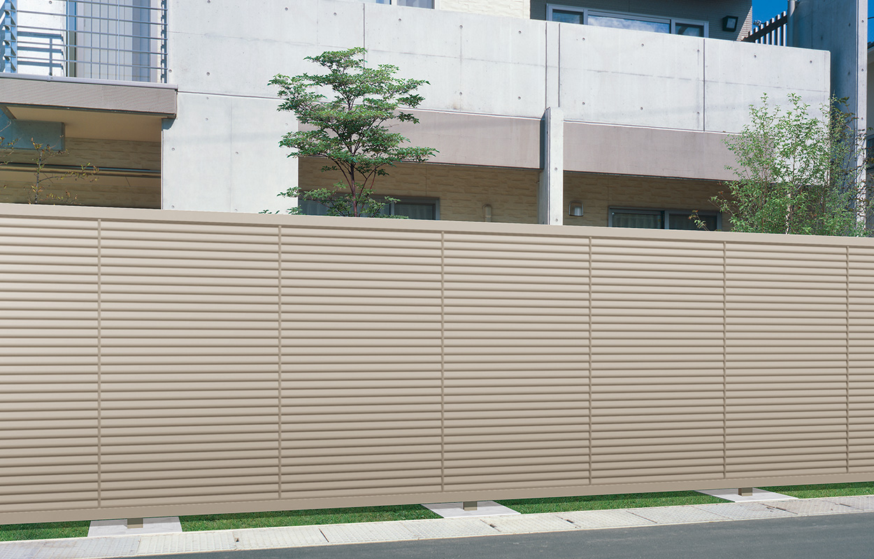 アーバングレー／1018　三協アルミ　門・フェンスまわり　フェンス・スクリーン　目隠し　モダン　おしゃれ　エクステリア　愛知・名古屋の外構専門店パートナーホームのエクステリア　製品一覧　形材フェンス　ニューアイシャノンG 3型|パートナーホーム