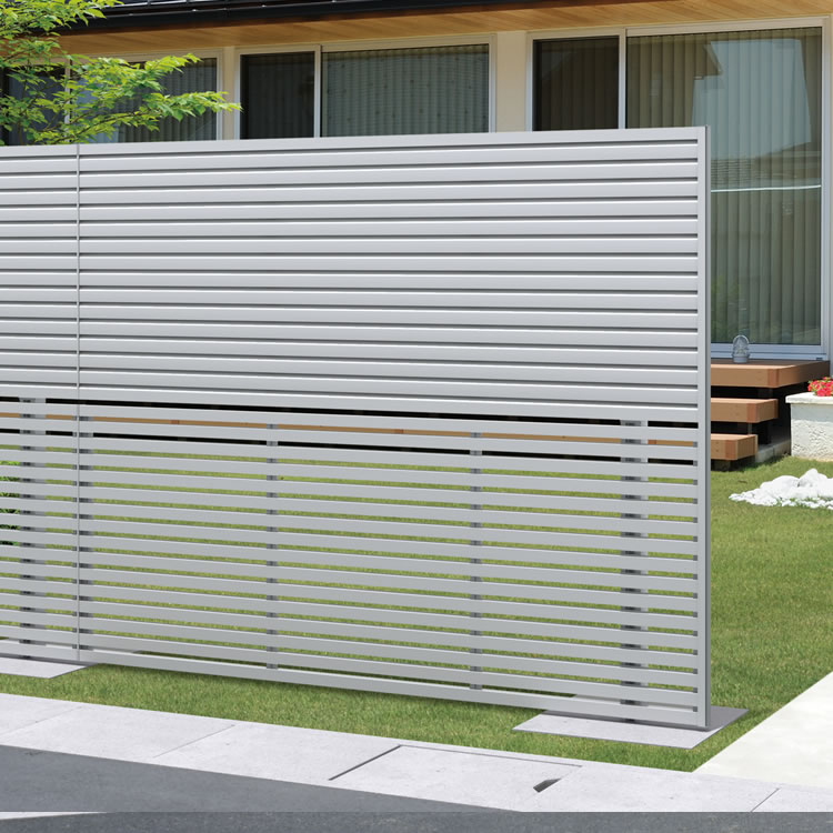 2型＋3型 サンシルバー／上：2型／2008／下：3型／2008　三協アルミ　門・フェンスまわり　フェンス・スクリーン　目隠し　モダン　おしゃれ　エクステリア　愛知・名古屋の外構専門店パートナーホームのエクステリア　製品一覧　ガーデンスクリーン　ベルサード|パートナーホーム