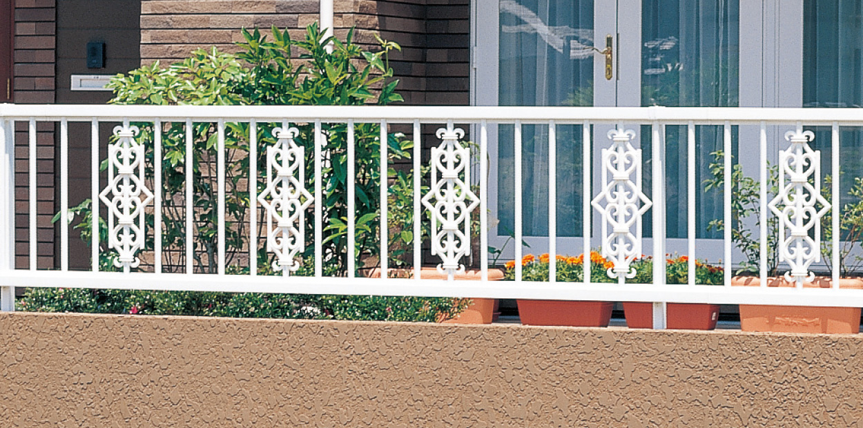 2型 ホワイト／2006　三協アルミ　門・フェンスまわり　フェンス・スクリーン　目隠し　モダン　おしゃれ　エクステリア　愛知・名古屋の外構専門店パートナーホームのエクステリア　製品一覧　形材フェンス　スーパー速川|パートナーホーム