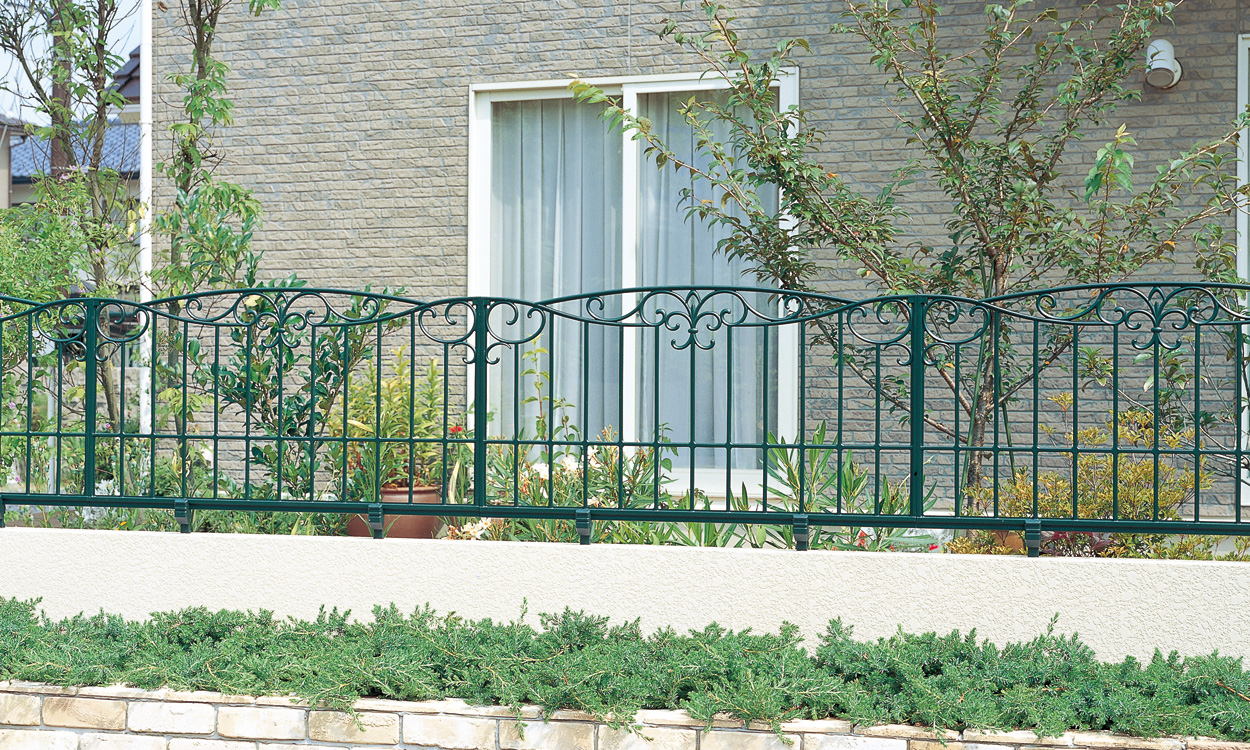 8型 アートグリーン　三協アルミ　門・フェンスまわり　フェンス・スクリーン　目隠し　モダン　おしゃれ　エクステリア　愛知・名古屋の外構専門店パートナーホームのエクステリア　製品一覧　鋳物フェンス　　キャスリート|パートナーホーム