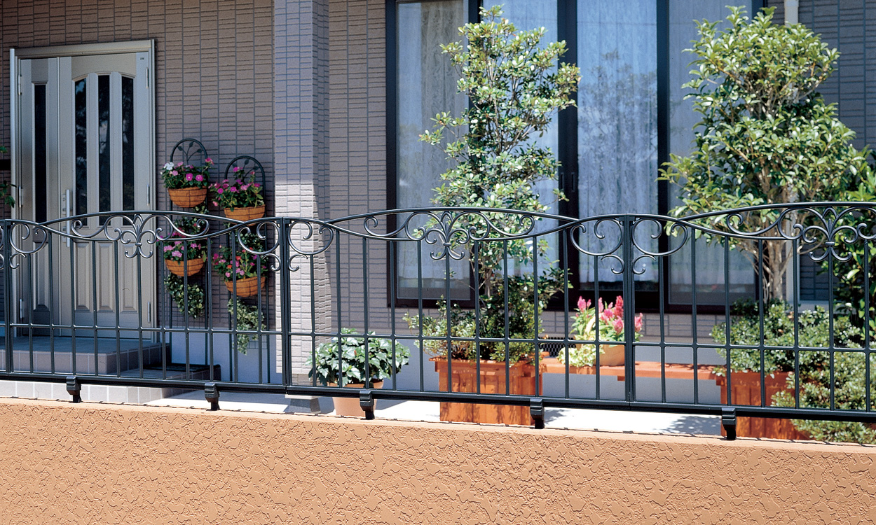 8型 アートブラック　三協アルミ　門・フェンスまわり　フェンス・スクリーン　目隠し　モダン　おしゃれ　エクステリア　愛知・名古屋の外構専門店パートナーホームのエクステリア　製品一覧　鋳物フェンス　　キャスリート|パートナーホーム