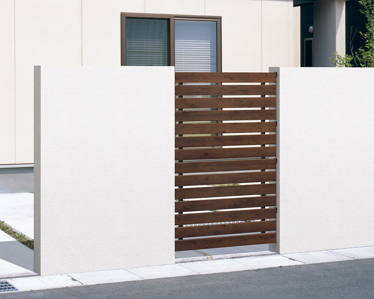 M4型 FAC（トラッドオーク・ダークブロンズ）／壁付けタイプ／1016（1008＋1008）　三協アルミ　門・フェンスまわり　フェンス・スクリーン　目隠し　モダン　おしゃれ　エクステリア　愛知・名古屋の外構専門店パートナーホームのエクステリア　製品一覧　ガーデンスクリーン　エルファード片面タイプ|パートナーホーム