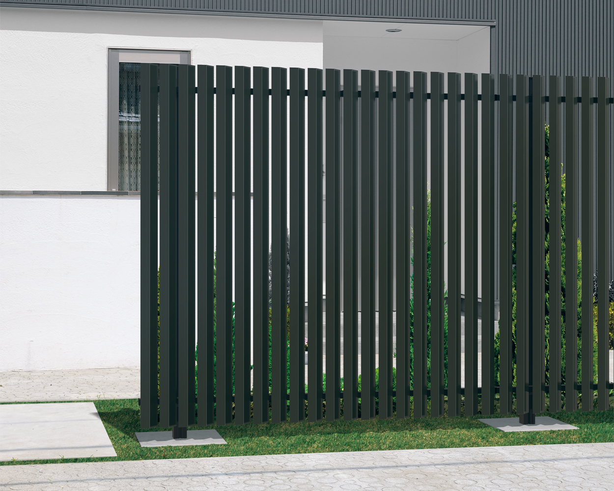 5型2026年4月 発売予定 ブラック（KC）／フリー支柱タイプ／2020　三協アルミ　門・フェンスまわり　フェンス・スクリーン　目隠し　モダン　おしゃれ　エクステリア　愛知・名古屋の外構専門店パートナーホームのエクステリア　製品一覧　ガーデンスクリーン　エルファード片面タイプ|パートナーホーム