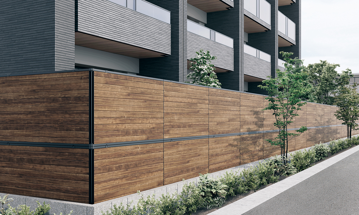 シャトレナⅡ JNK（スモークナット・ブラック）／2段施工／上：シャトレナⅡ3型／2012／下：シャトレナⅡ3型／2008　三協アルミ　門・フェンスまわり　フェンス・スクリーン　目隠し　モダン　おしゃれ　エクステリア　愛知・名古屋の外構専門店パートナーホームのエクステリア　製品一覧　形材フェンス　多段支柱　2段フリー支柱|パートナーホーム