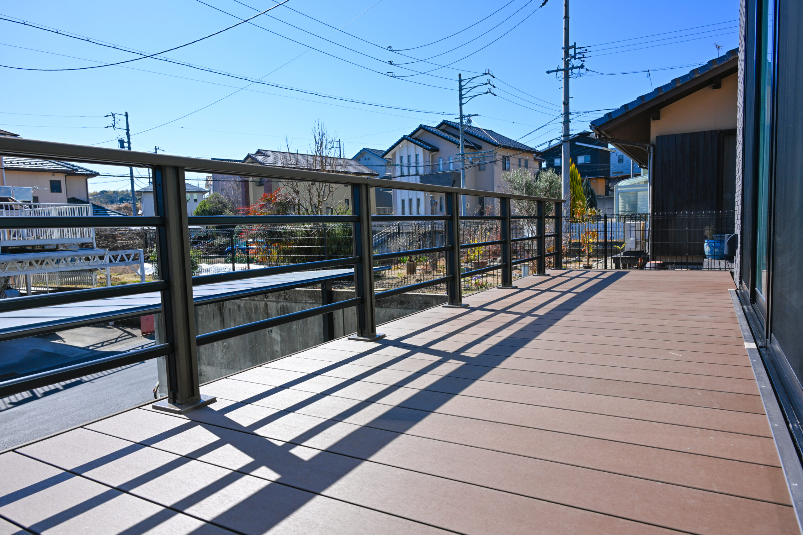 新築外構工事　エクステリア　トヨタホーム　愛知県日進市　高低差のある　ウッドデッキ　樹ら楽　シンプルモダンスタイル　名古屋の外構専門店|パートナーホーム