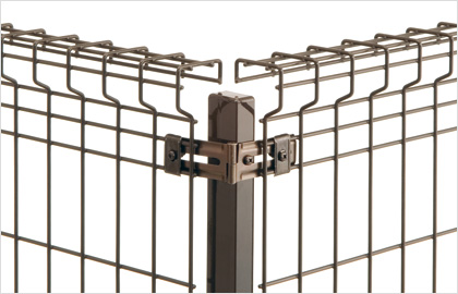 コーナー支柱納まり　三協アルミ　門・フェンスまわり　フェンス・スクリーン　目隠し　モダン　おしゃれ　エクステリア　愛知・名古屋の外構専門店パートナーホームのエクステリア　製品一覧 スチールメッシュ　ユメッシュG型フェンス|パートナーホーム