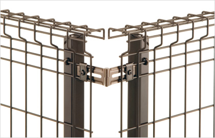 支柱2本使用例　三協アルミ　門・フェンスまわり　フェンス・スクリーン　目隠し　モダン　おしゃれ　エクステリア　愛知・名古屋の外構専門店パートナーホームのエクステリア　製品一覧 スチールメッシュ　ユメッシュG型フェンス|パートナーホーム