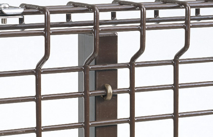 フックボルト 柱にフェンスを固定してフックボルトで止めるだけ。取り付けはきわめて簡単です。　三協アルミ　門・フェンスまわり　フェンス・スクリーン　目隠し　モダン　おしゃれ　エクステリア　愛知・名古屋の外構専門店パートナーホームのエクステリア　製品一覧 スチールメッシュ　ユメッシュG型フェンス|パートナーホーム