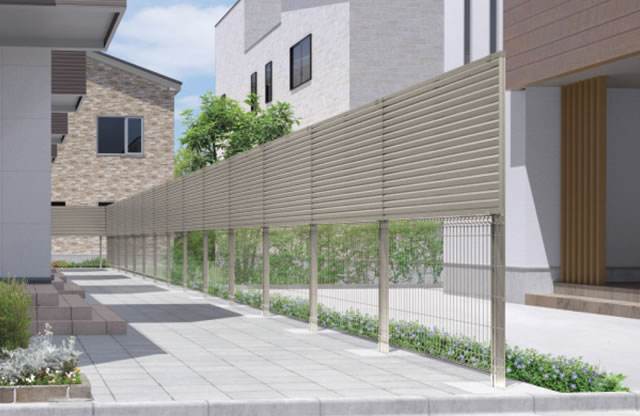 ユメッシュE型フェンスと形材フェンスの新しい組み合わせで用途の幅が広がります。　三協アルミ　門・フェンスまわり　フェンス・スクリーン　目隠し　モダン　おしゃれ　エクステリア　愛知・名古屋の外構専門店パートナーホームのエクステリア　製品一覧 スチールメッシュ　ユメッシュプラス　上目隠しタイプ|パートナーホーム