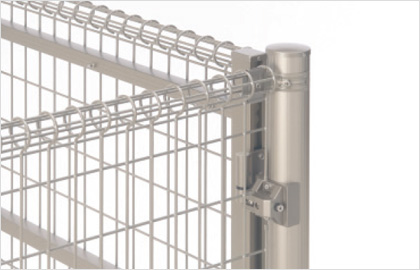 アルミ丸型門柱 フェンスとのコーナー納まりが可能です。 三協アルミ　門・フェンスまわり　フェンス・スクリーン　目隠し　モダン　おしゃれ　エクステリア　愛知・名古屋の外構専門店パートナーホームのエクステリア　スチールメッシュ　製品一覧　ユメッシュR型門扉　|パートナーホーム