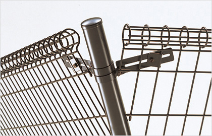 コーナー部 忍び返し一体タイプ　三協アルミ　門・フェンスまわり　フェンス・スクリーン　目隠し　モダン　おしゃれ　エクステリア　愛知・名古屋の外構専門店パートナーホームのエクステリア　製品一覧 スチールメッシュ　ユメッシュR型フェンス|パートナーホーム