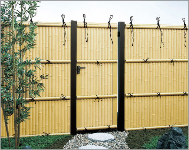 フェンス連結仕様　三協アルミ　門・フェンスまわり　フェンス・スクリーン　目隠し　モダン　おしゃれ　エクステリア　愛知・名古屋の外構専門店パートナーホームのエクステリア　製品一覧　樹脂竹垣　紗更|パートナーホーム