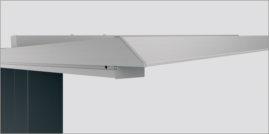 前桁／樋桁接合部 ※写真は天井材（形材色）です。　屋根の接合部にこだわったノイズレス意匠。 四隅にある接合部の仕上げにこだわり、近づいて見てもノイズのないシャープな印象の設計構造です。　三協アルミ　車庫まわり　カーポート　モダン　おしゃれ　エクステリア　愛知・名古屋の外構専門店パートナーホームのエクステリア　製品一覧　FⅡ-RW（片側支持タイプ）|パートナーホーム