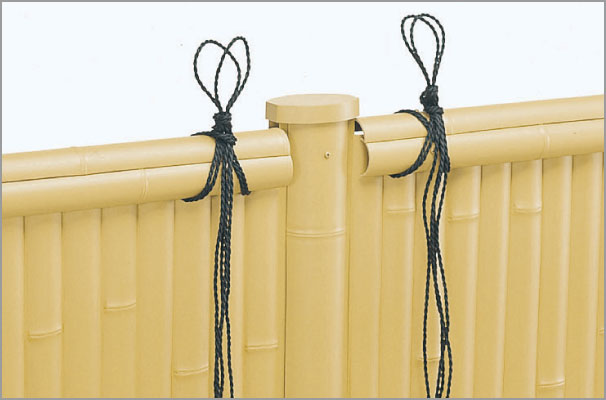 連結支柱　三協アルミ　門・フェンスまわり　フェンス・スクリーン　目隠し　モダン　おしゃれ　エクステリア　愛知・名古屋の外構専門店パートナーホームのエクステリア　製品一覧　樹脂竹垣　紗更|パートナーホーム