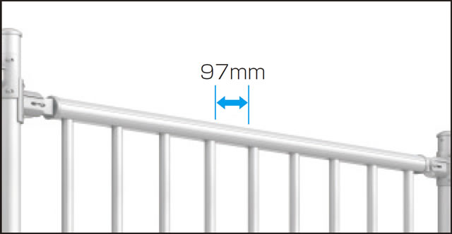 格子間隔 格子間隔を97mmとする事で、お子様の頭が入りにくい格子間隔になっています。　三協アルミ　玄関アプローチ　門・フェンスまわり　モダン　おしゃれ　エクステリア　愛知・名古屋の外構専門店パートナーホームのエクステリア　製品一覧　歩行者用補助手すり　エトランポU 転落防止柵タイプ|パートナーホーム