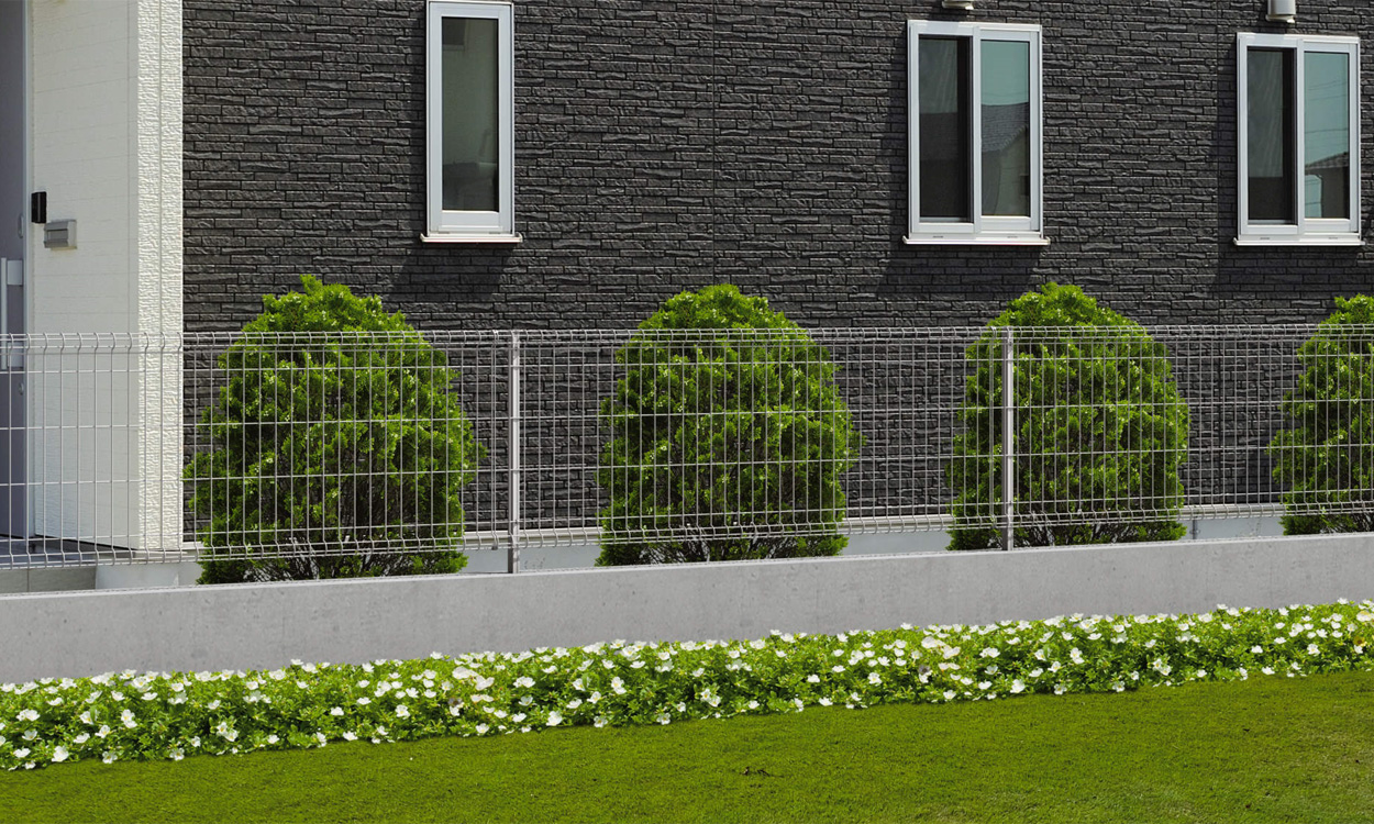 1型 サンシルバー／2008　三協アルミ　門・フェンスまわり　フェンス・スクリーン　目隠し　モダン　おしゃれ　エクステリア　愛知・名古屋の外構専門店パートナーホームのエクステリア　製品一覧 スチールメッシュ　ユメッシュE型フェンス|パートナーホーム