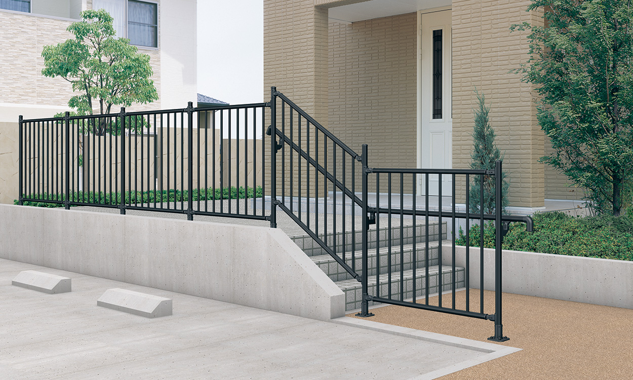 ブラック ベースプレート支柱（上面タイプ）／笠木（1型）取り付け仕様　三協アルミ　玄関アプローチ　門・フェンスまわり　モダン　おしゃれ　エクステリア　愛知・名古屋の外構専門店パートナーホームのエクステリア　製品一覧　歩行者用補助手すり　エトランポU 転落防止柵タイプ|パートナーホーム