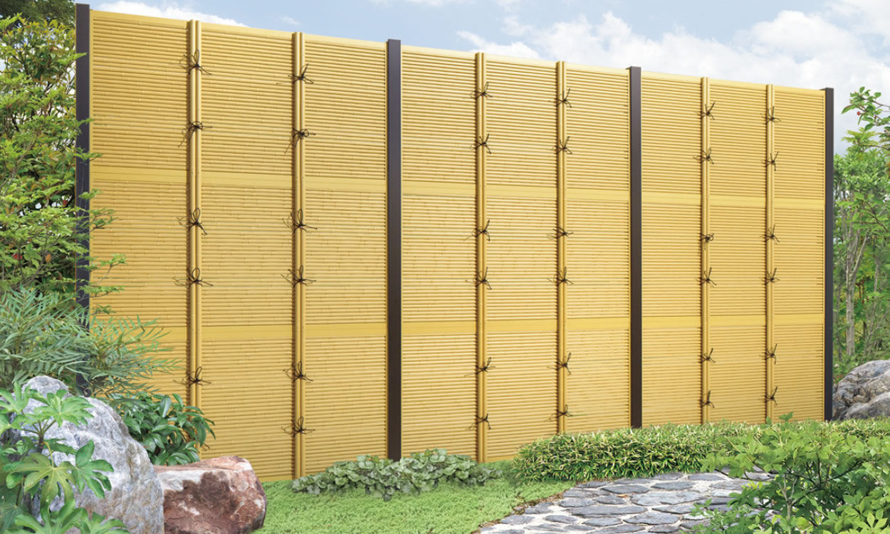 御簾垣（みすがき） 竹柄（支柱：ダークブラウン（TBD））／1827　三協アルミ　門・フェンスまわり　フェンス・スクリーン　目隠し　モダン　おしゃれ　エクステリア　愛知・名古屋の外構専門店パートナーホームのエクステリア　製品一覧　樹脂竹垣　紗更|パートナーホーム