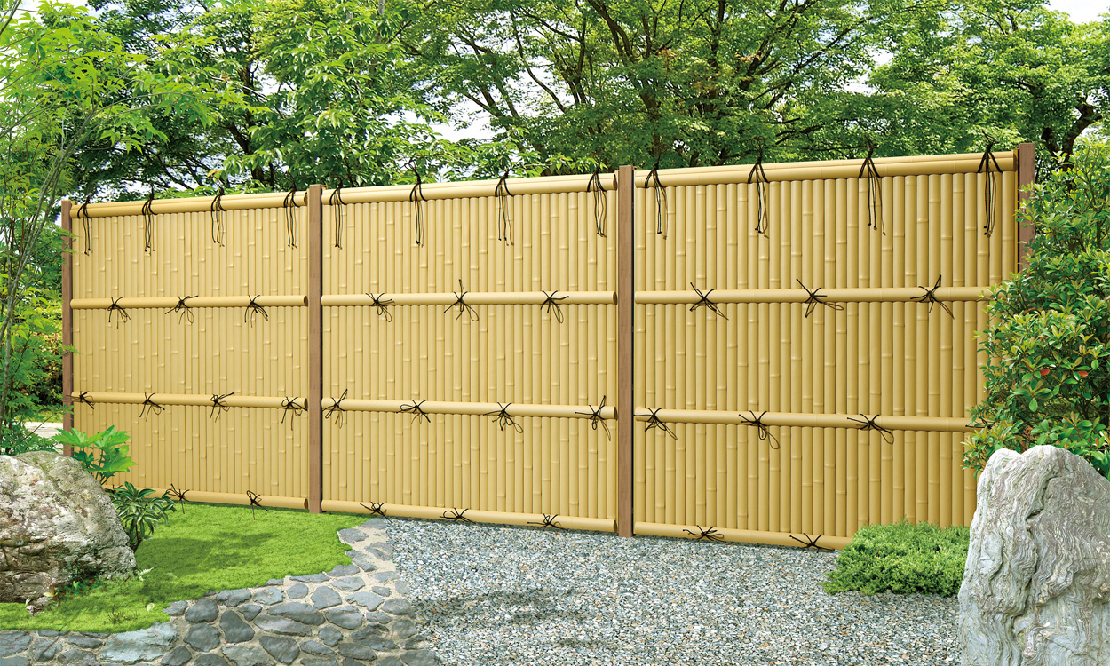 建仁寺垣（けんにんじがき） 両面意匠／竹柄（支柱：ワイルドオーク（AA））／1818　三協アルミ　門・フェンスまわり　フェンス・スクリーン　目隠し　モダン　おしゃれ　エクステリア　愛知・名古屋の外構専門店パートナーホームのエクステリア　製品一覧　樹脂竹垣　紗更|パートナーホーム