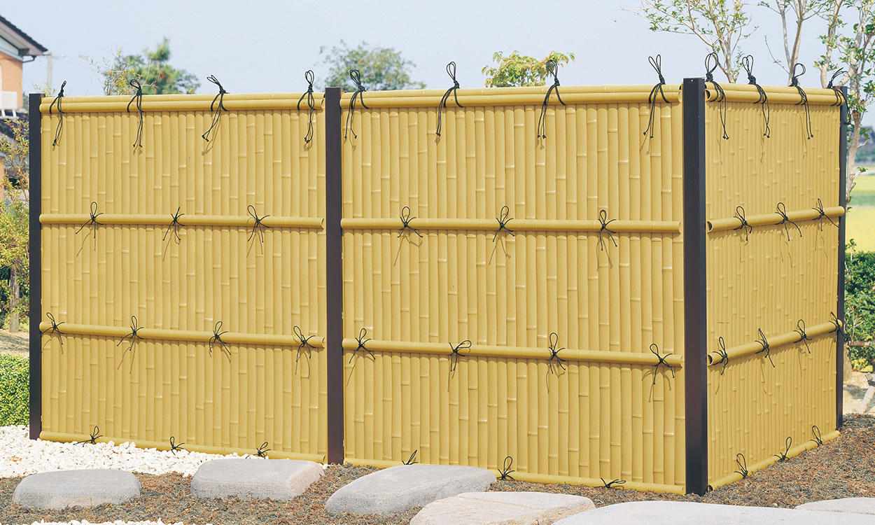 建仁寺垣（けんにんじがき） 両面意匠／竹柄（支柱：ダークブラウン（TBD））／1818　三協アルミ　門・フェンスまわり　フェンス・スクリーン　目隠し　モダン　おしゃれ　エクステリア　愛知・名古屋の外構専門店パートナーホームのエクステリア　製品一覧　樹脂竹垣　紗更|パートナーホーム