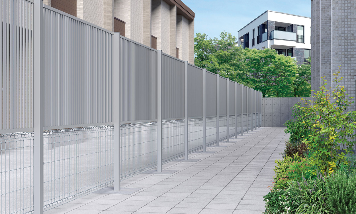 2型（たて目隠しルーバー） サンシルバー　三協アルミ　門・フェンスまわり　フェンス・スクリーン　目隠し　モダン　おしゃれ　エクステリア　愛知・名古屋の外構専門店パートナーホームのエクステリア　製品一覧 スチールメッシュ　ユメッシュプラス　上目隠しタイプ|パートナーホーム