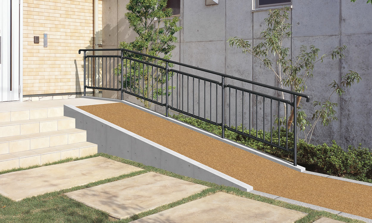 エトランポU1型　上部笠木納まり ブラック／埋め込み支柱／たて格子パネル取り付け仕様　三協アルミ　玄関アプローチ　門・フェンスまわり　モダン　おしゃれ　エクステリア　愛知・名古屋の外構専門店パートナーホームのエクステリア　製品一覧　歩行者用補助手すり　エトランポS・エトランポU|パートナーホーム