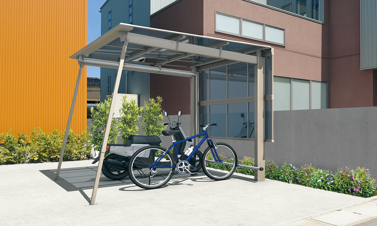 逆勾配（基本タイプ） 形材屋根枠／アーバングレー（UC）／基本タイプ／2922／H20／ポリカーボネート板：ブルースモーク（AO）／オプション：サイクルバーセット（標準タイプ）／オプション：側面パネル（片側2段仕様・H08＋H08）・サポートセット・サイクルバーセット（標準タイプ）|パートナーホーム