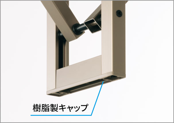 樹脂製キャップ ガイド格子の下部に樹脂製キャップを付けるなど、安全性にも配慮しています。　三協アルミ　車庫まわり　モダン　おしゃれ　エクステリア　愛知・名古屋の外構専門店パートナーホームのエクステリア　製品一覧　カーテンゲート　クロスゲート　CVG|パートナーホーム