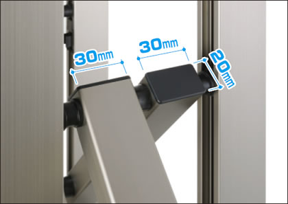 リンク材　20×30 リンク材20×30を採用し、高い強度を実現しました。　三協アルミ　車庫まわり　モダン　おしゃれ　エクステリア　愛知・名古屋の外構専門店パートナーホームのエクステリア　製品一覧　カーテンゲート　タフゲートⅡ|パートナーホーム
