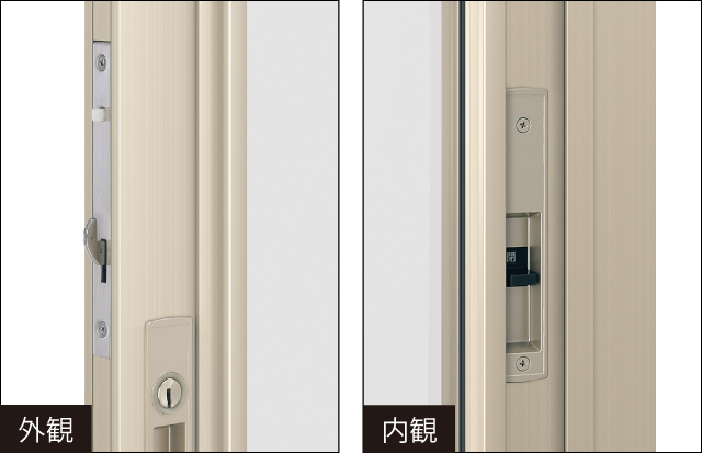 戸先錠 スリム框タイプには戸先錠付タイプをご用意しています。戸先錠には内外から施解錠できる内外連動式鎌錠を採用しています。 三協アルミ　雨よけ　風よけ　物置　多目的スペース　　玄関まわり　ウォールエクステリア　モダン　おしゃれ　エクステリア　愛知・名古屋の外構専門店パートナーホームのエクステリア　製品一覧　風除室　暖たす|パートナーホーム
